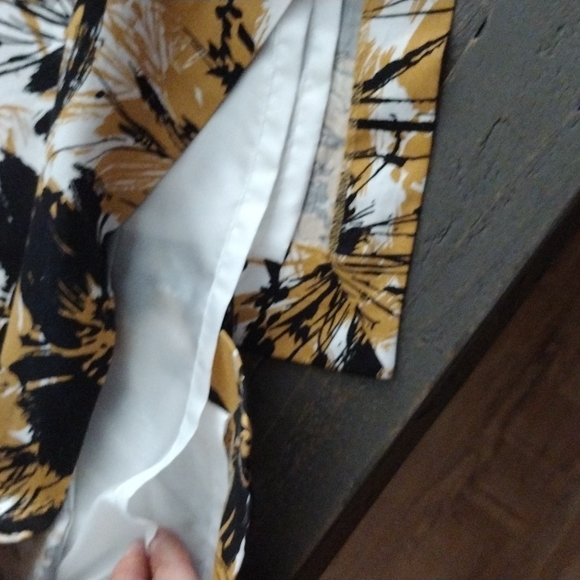 VAN HEUSEN Floral Midi Butterscotch, Blk,White SZ 10 - Picture 4 of 10
